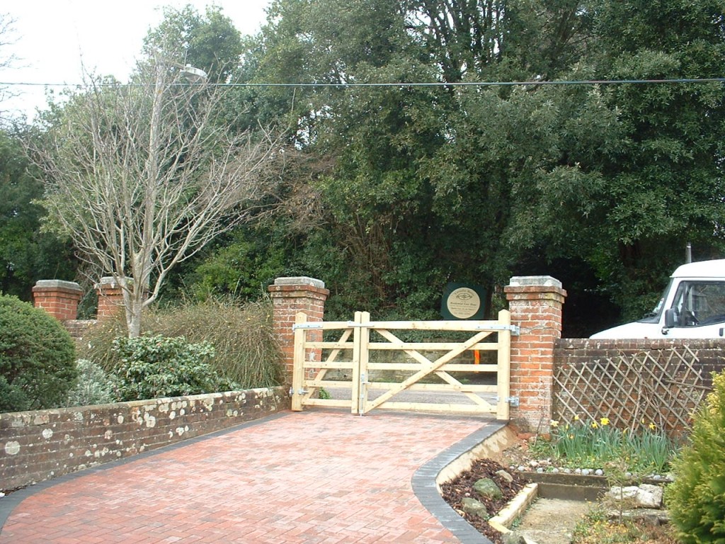 Gates and Fencing Isle of Wight Gate Builders Fences IOW