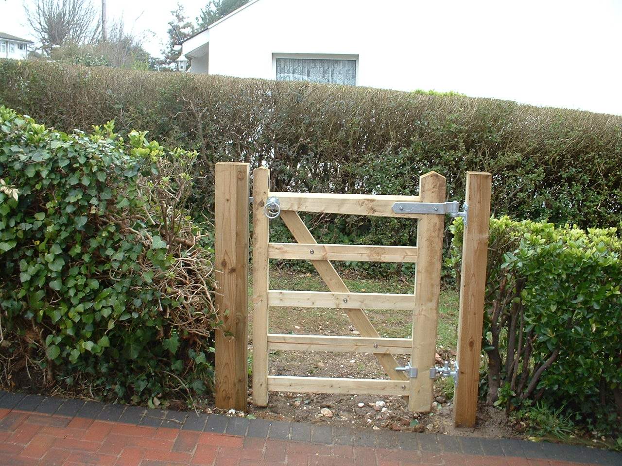 Gates and Fencing Isle of Wight Gate Builders Fences IOW
