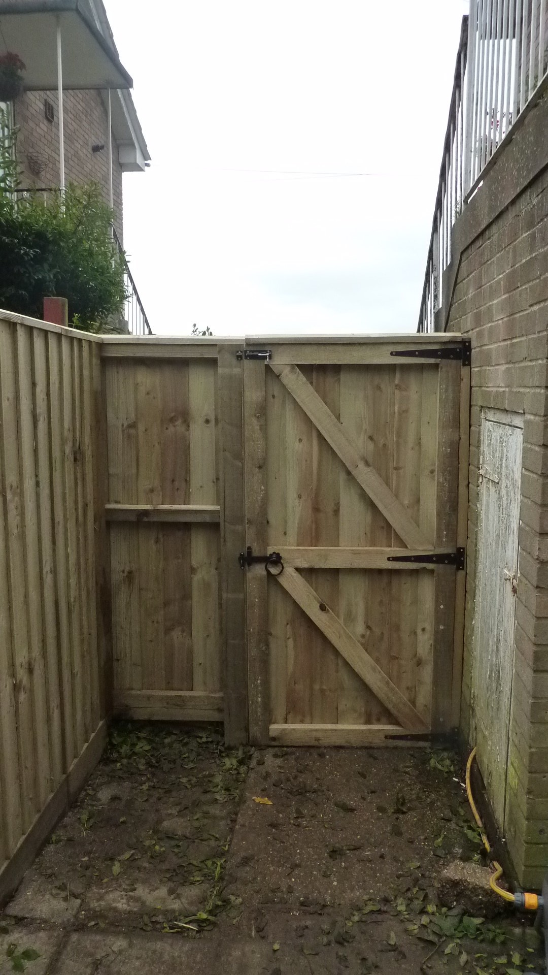 Gates and Fencing Isle of Wight Gate Builders Fences IOW